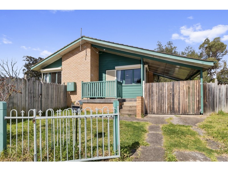 1 Celtis Place, Macquarie Fields NSW 2564