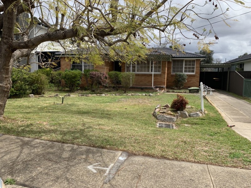 31 Edgar street, Macquarie Fields NSW 2564