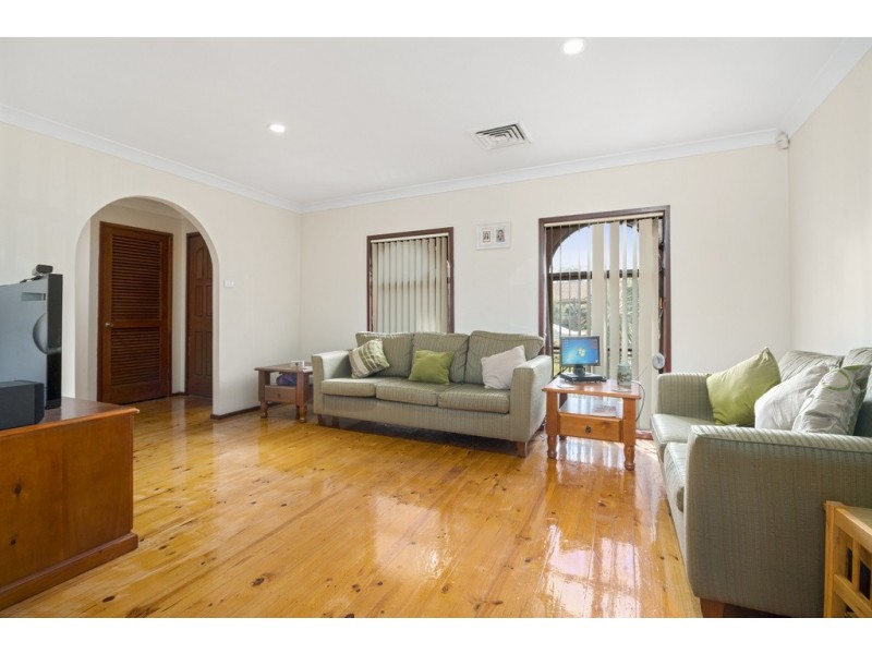 7 Lyrebird Place, Ingleburn NSW 2565