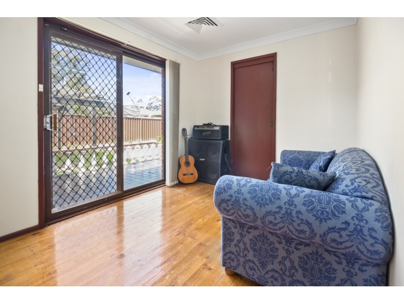 7 Lyrebird Place, Ingleburn NSW 2565