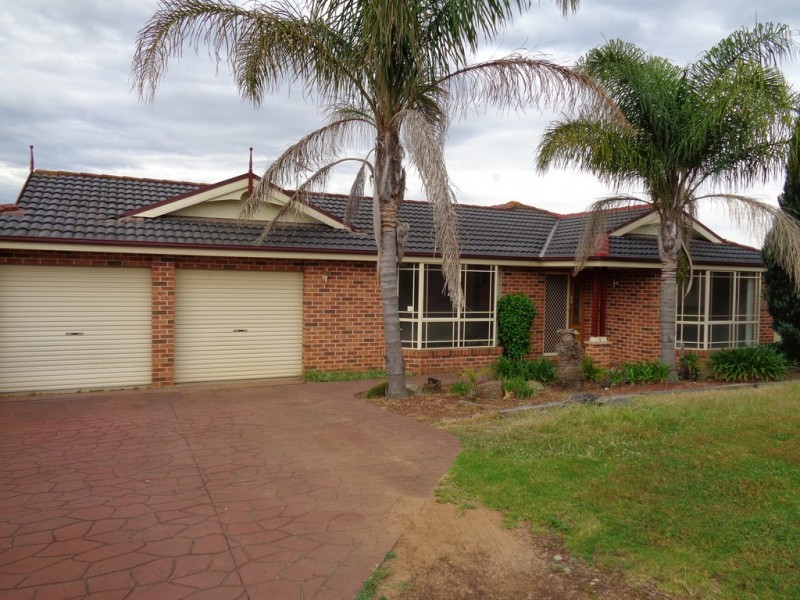 15 Moss Place, St Helens Park NSW 2560