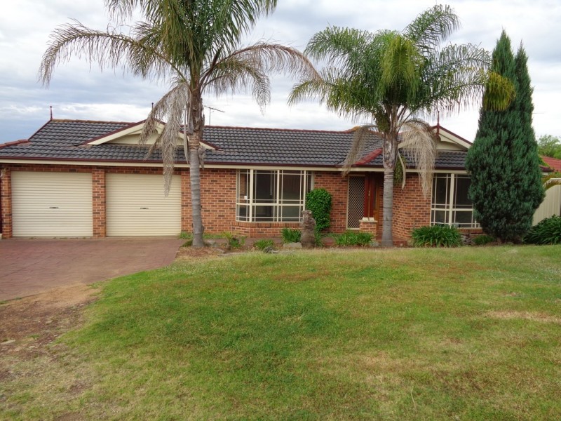 15 Moss Place, St Helens Park NSW 2560