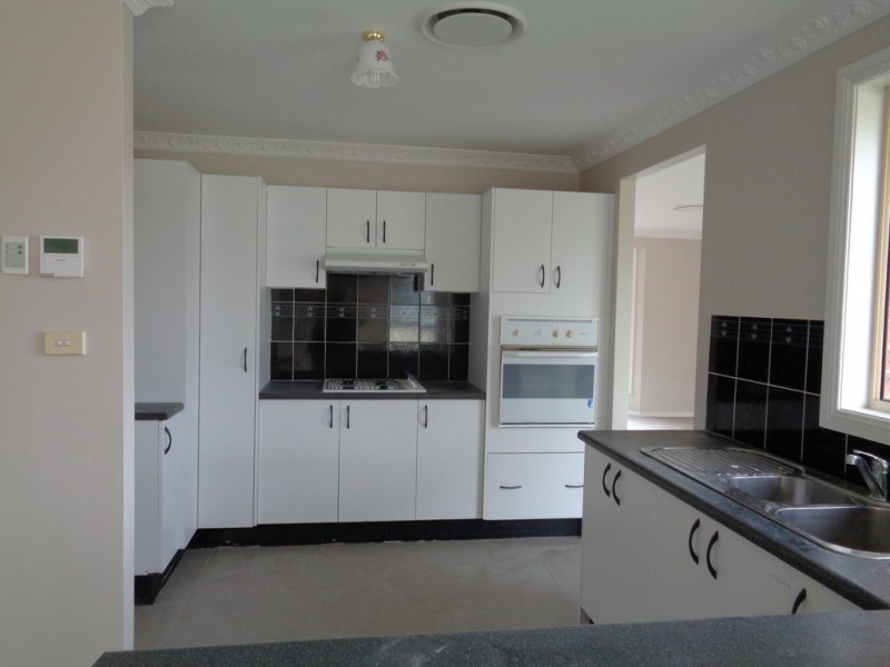 15 Moss Place, St Helens Park NSW 2560