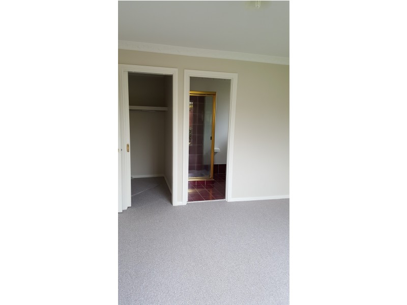 15 Moss Place, St Helens Park NSW 2560