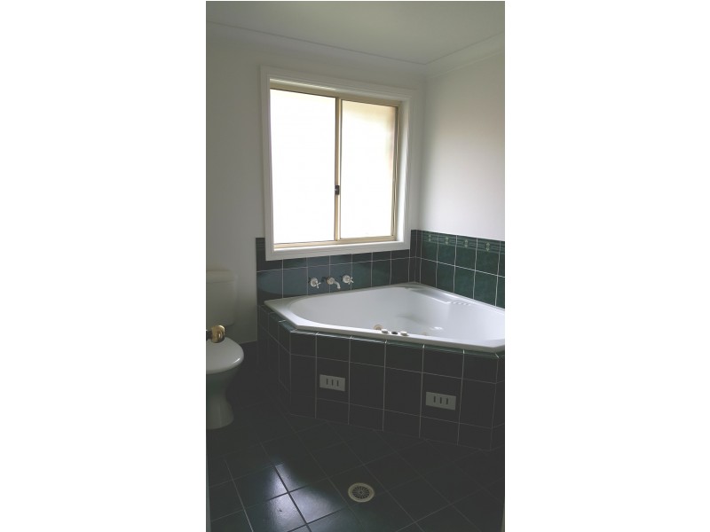 15 Moss Place, St Helens Park NSW 2560