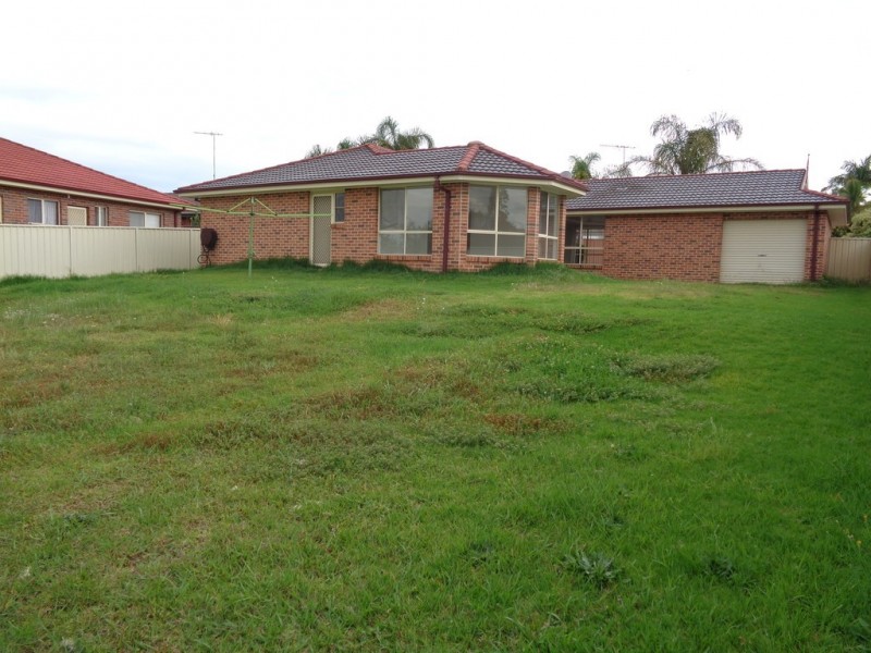 15 Moss Place, St Helens Park NSW 2560