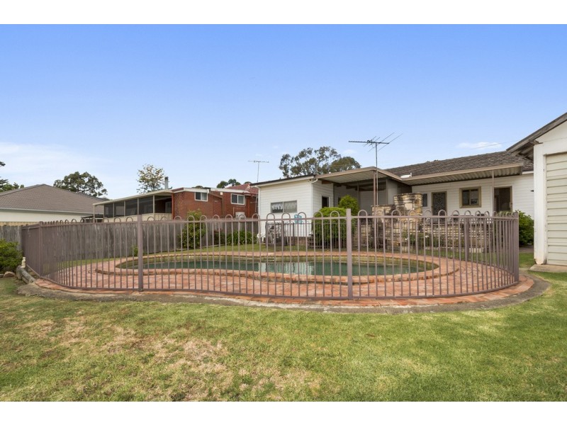 14 Chesham Parade, Glenfield NSW 2167