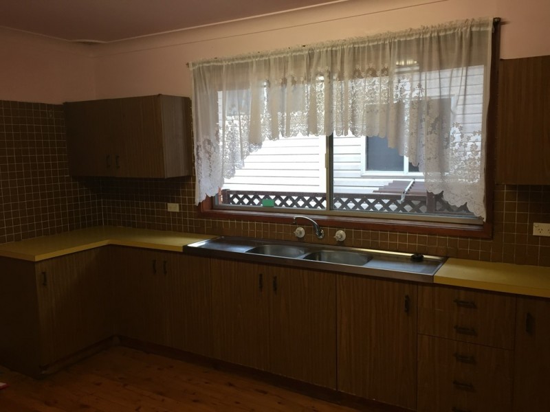 18 Phyllis street, Minto NSW 2566