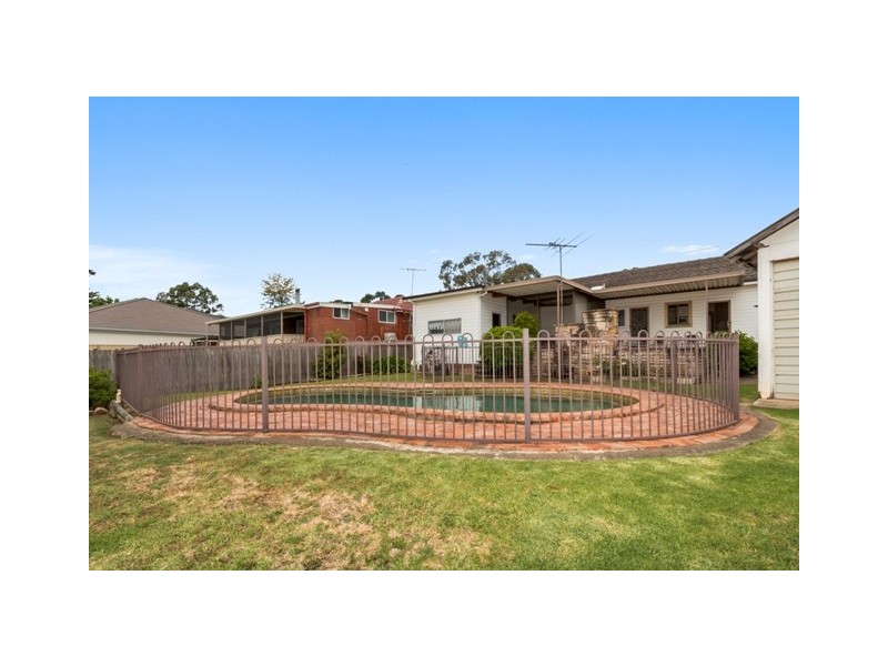 14 Chesham Parade, Glenfield NSW 2167