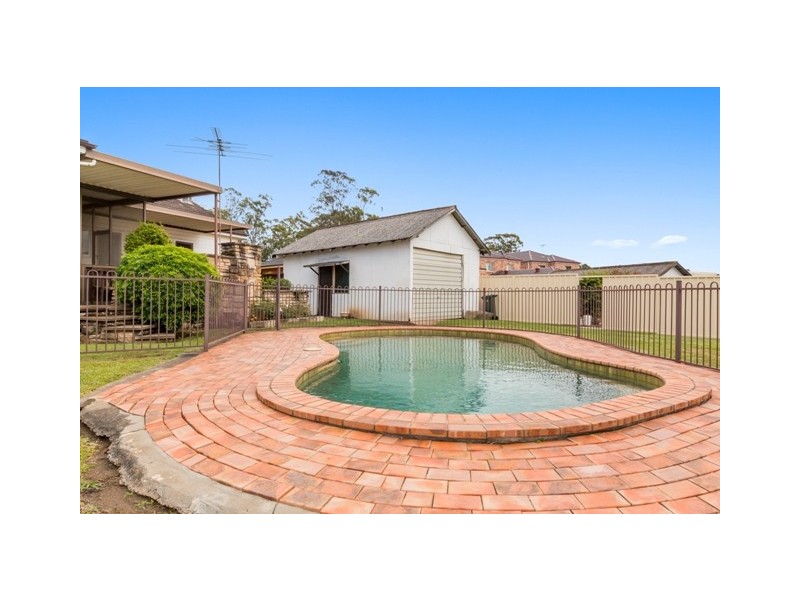 14 Chesham Parade, Glenfield NSW 2167