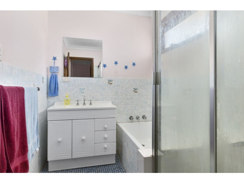 13/2 Whipbird Avenue, Ingleburn NSW 2565