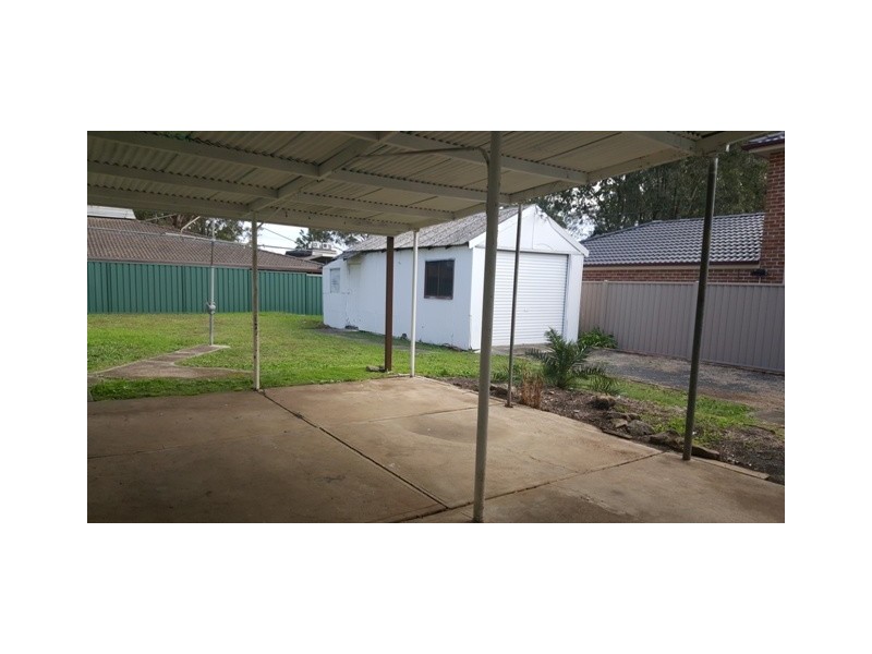 9 Chesham Parade, Glenfield NSW 2167