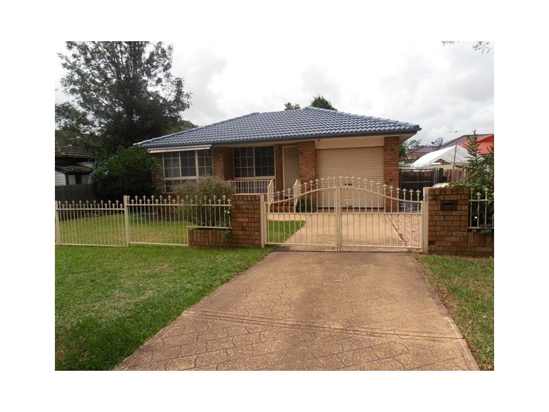 6 Suffolk Street, Ingleburn NSW 2565