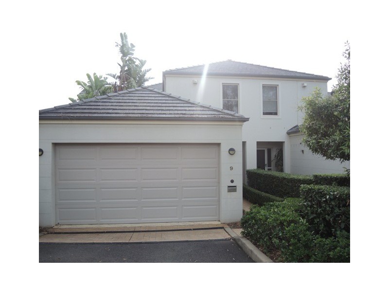 9 Scaranish Way, Macquarie Links NSW 2565