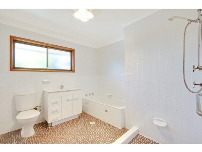 14 Koala Ave, Ingleburn NSW 2565