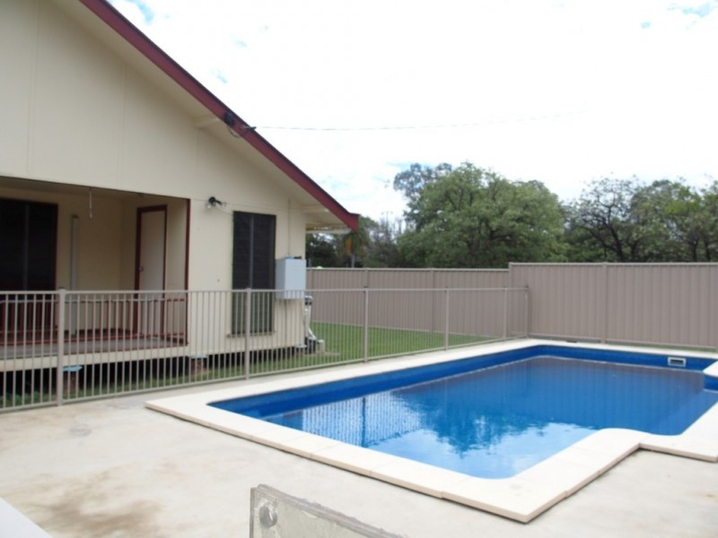 28 Church Lane, Emerald QLD 4720