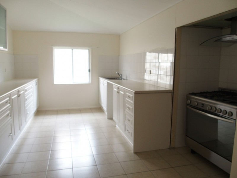 28 Church Lane, Emerald QLD 4720