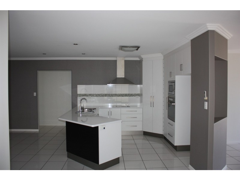 2/17 Morgan Place, Emerald QLD 4720