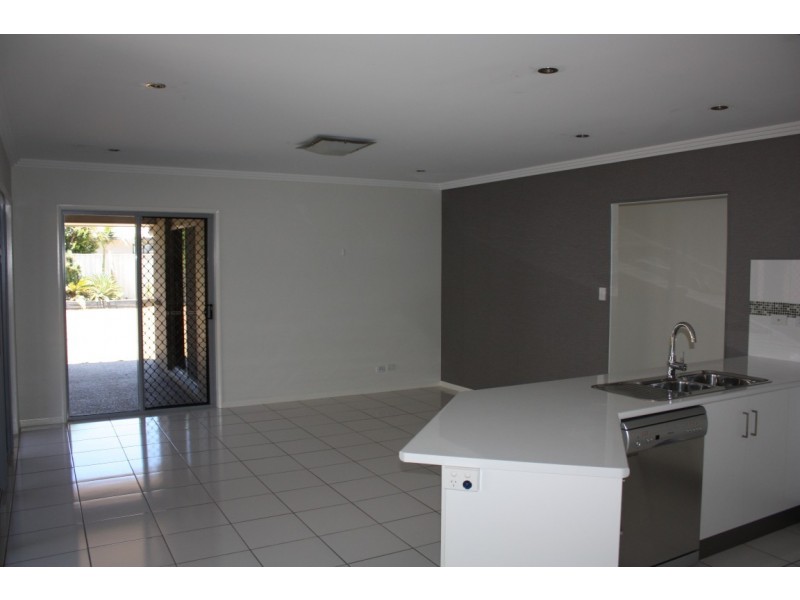 2/17 Morgan Place, Emerald QLD 4720