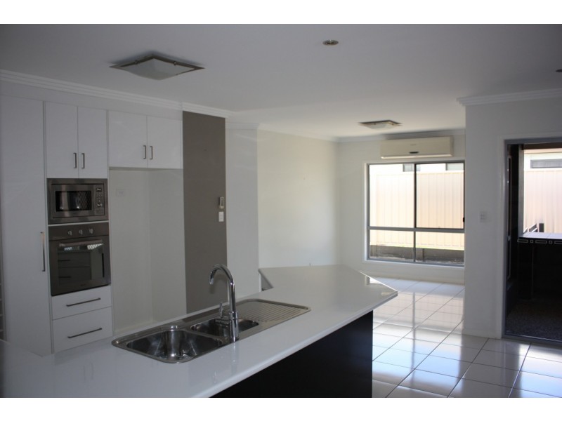 2/17 Morgan Place, Emerald QLD 4720