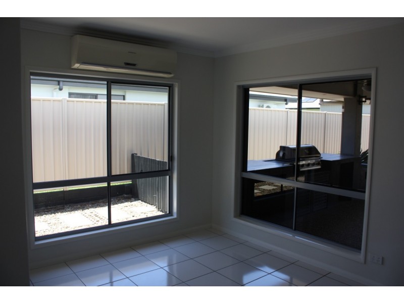 2/17 Morgan Place, Emerald QLD 4720