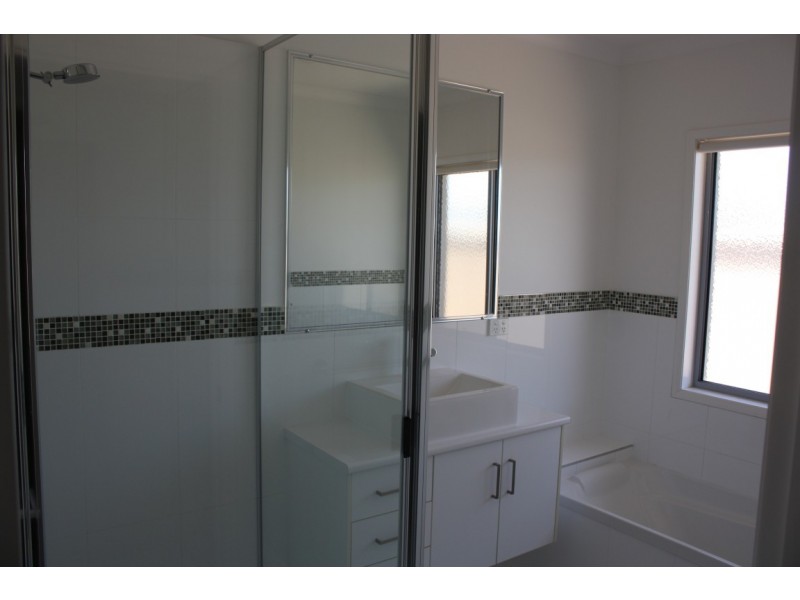 2/17 Morgan Place, Emerald QLD 4720