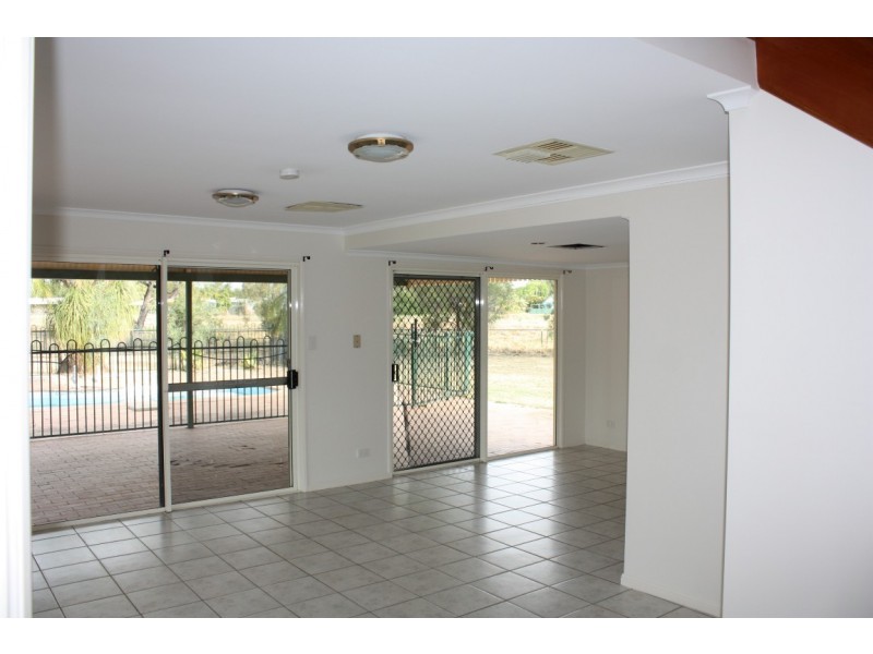 34 Braeside Road, Emerald QLD 4720