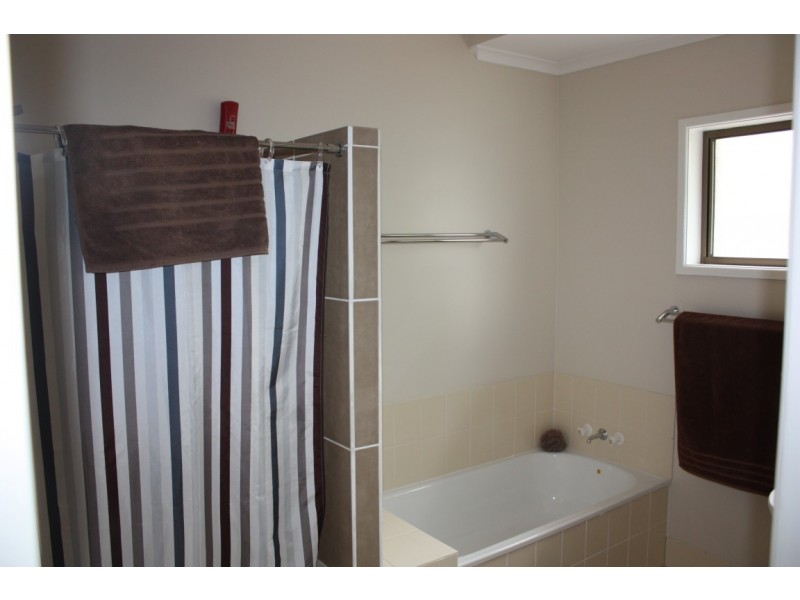 7 Cardinal Drive, Emerald QLD 4720