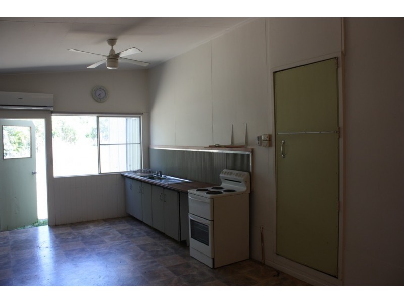 6 Rodeo Drive, Emerald QLD 4720
