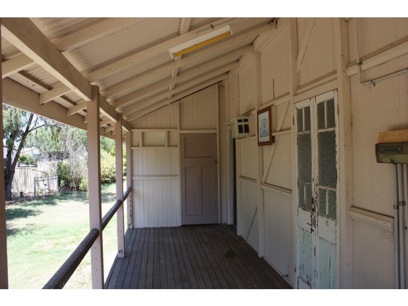 6 Rodeo Drive, Emerald QLD 4720