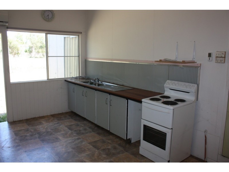 6 Rodeo Drive, Emerald QLD 4720