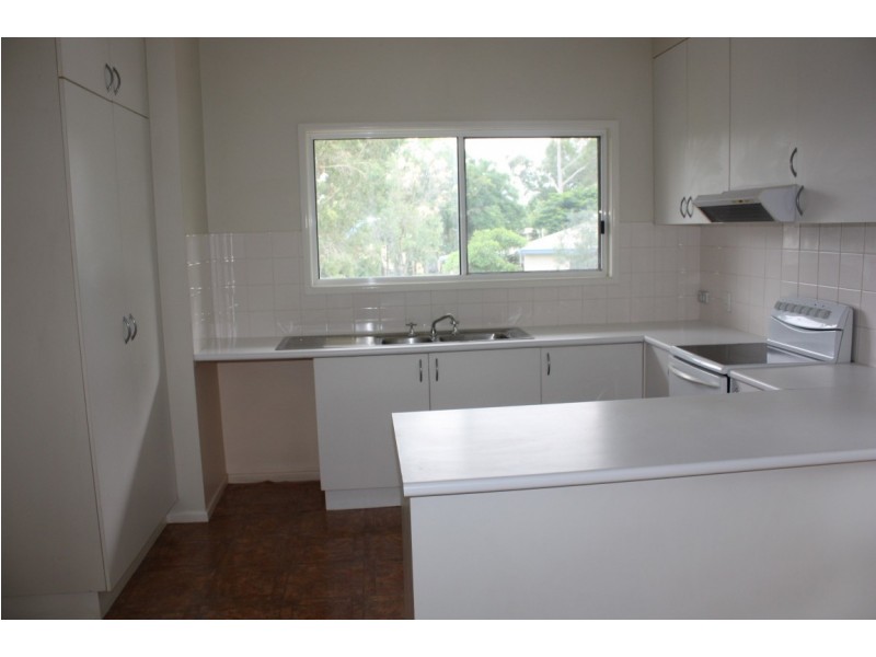 5 Thomas Place, Emerald QLD 4720