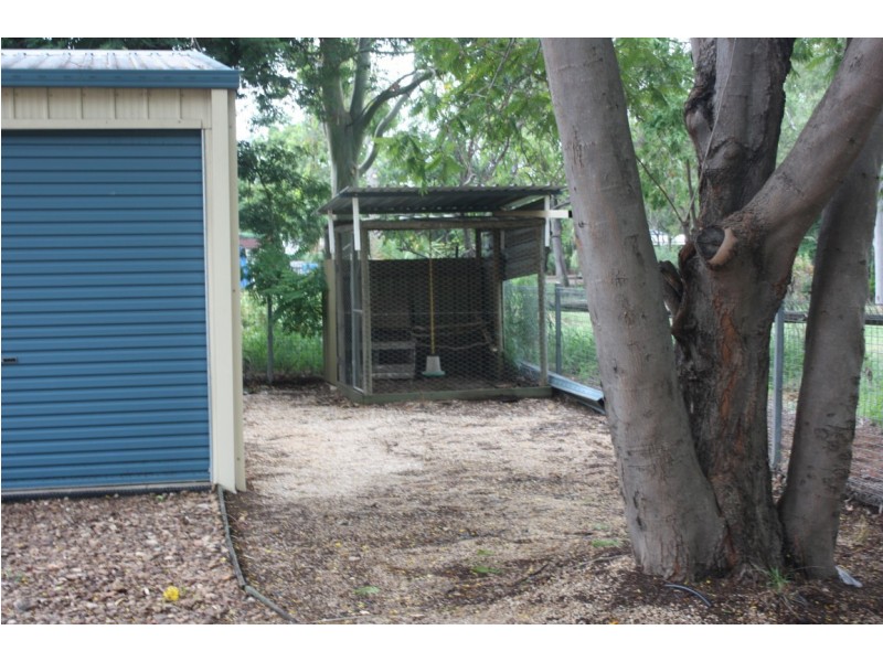 5 Thomas Place, Emerald QLD 4720