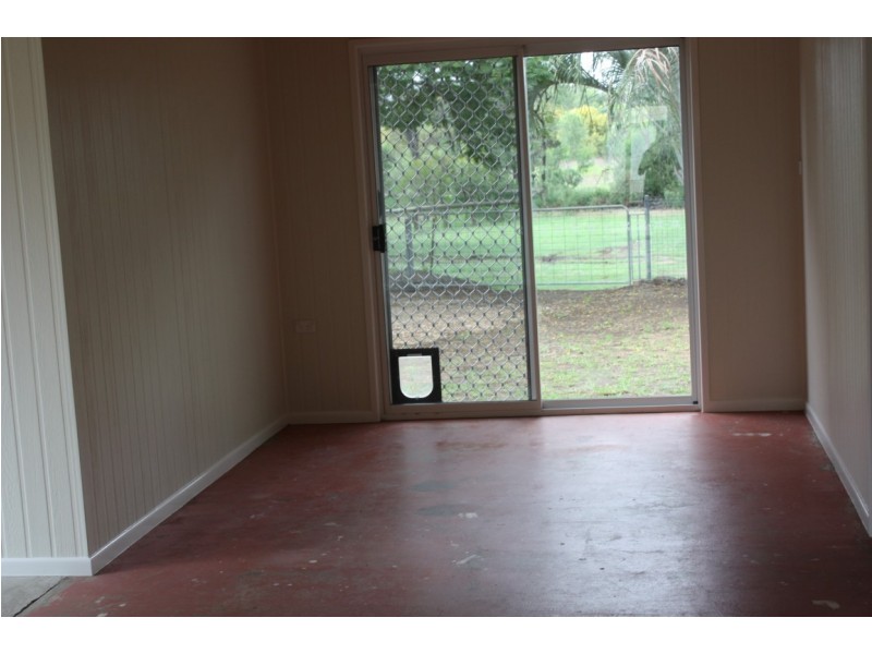 5 Thomas Place, Emerald QLD 4720