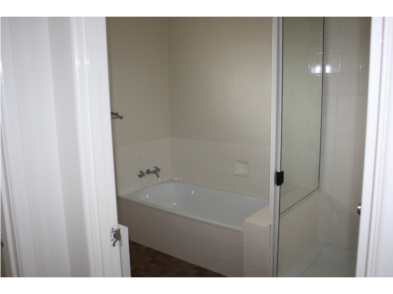 5 Thomas Place, Emerald QLD 4720