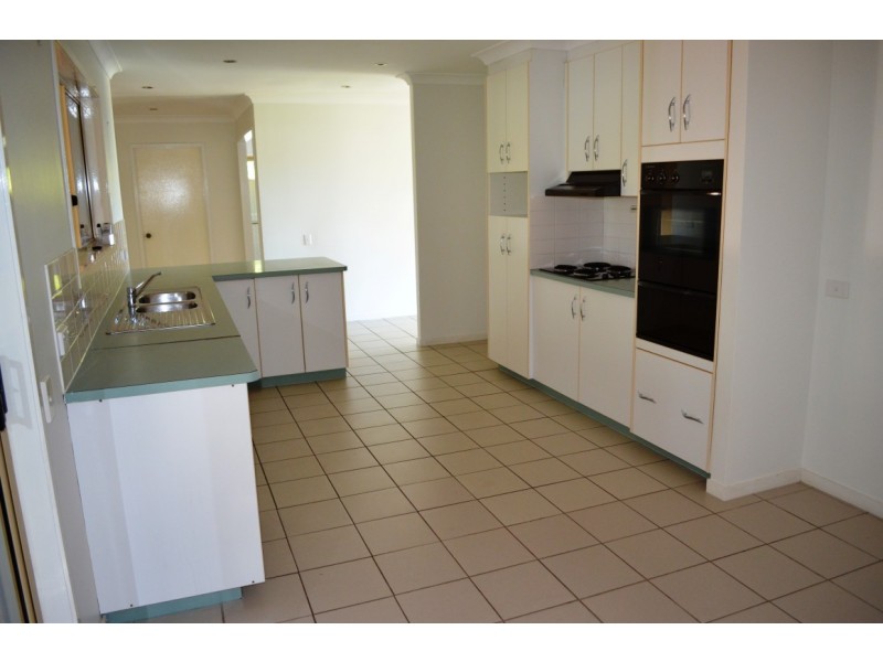7 Crozier Crescent, Emerald QLD 4720