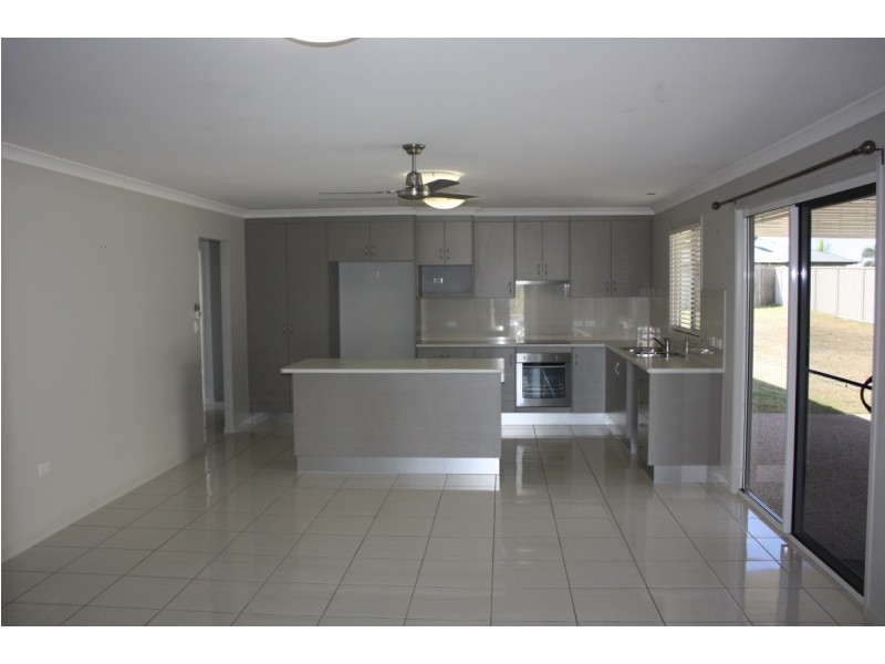 52 Lakeside Drive, Emerald QLD 4720