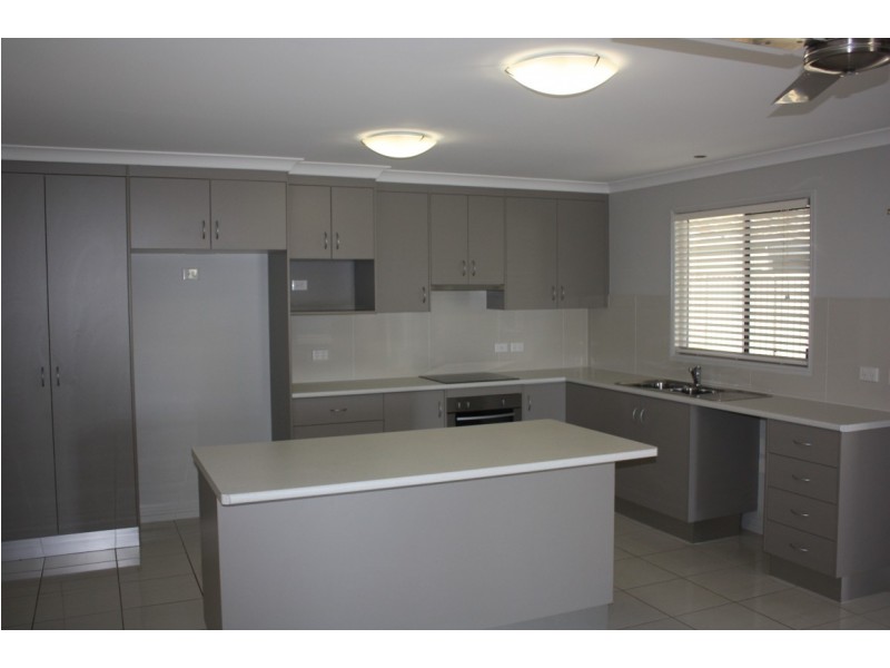 52 Lakeside Drive, Emerald QLD 4720