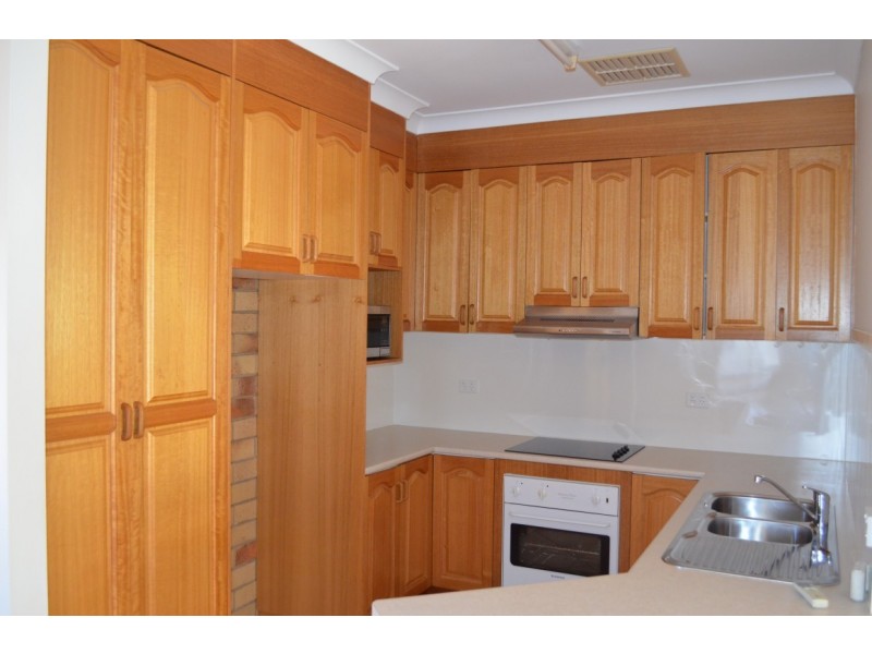 1 / 16 White, Emerald QLD 4720