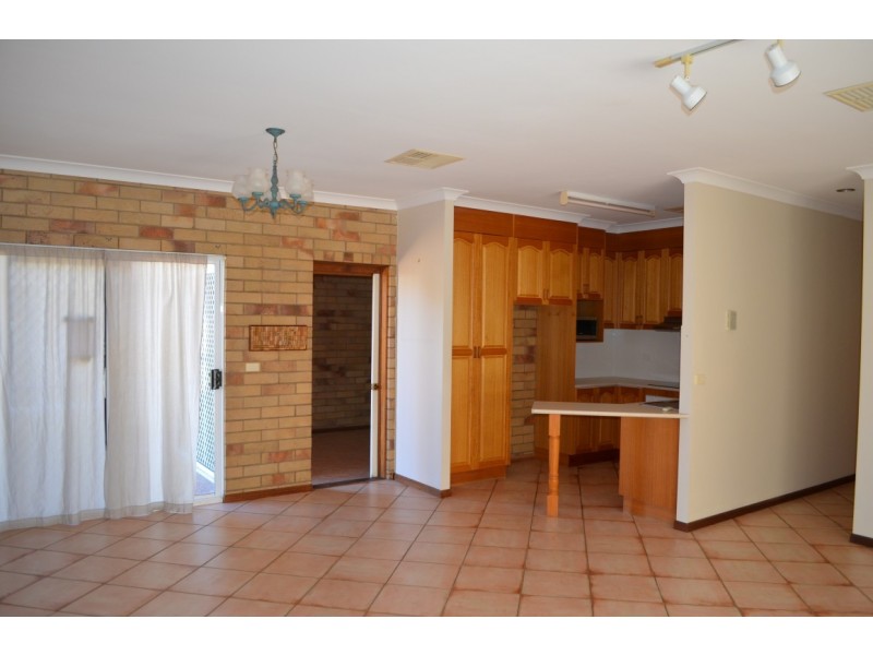 1 / 16 White, Emerald QLD 4720