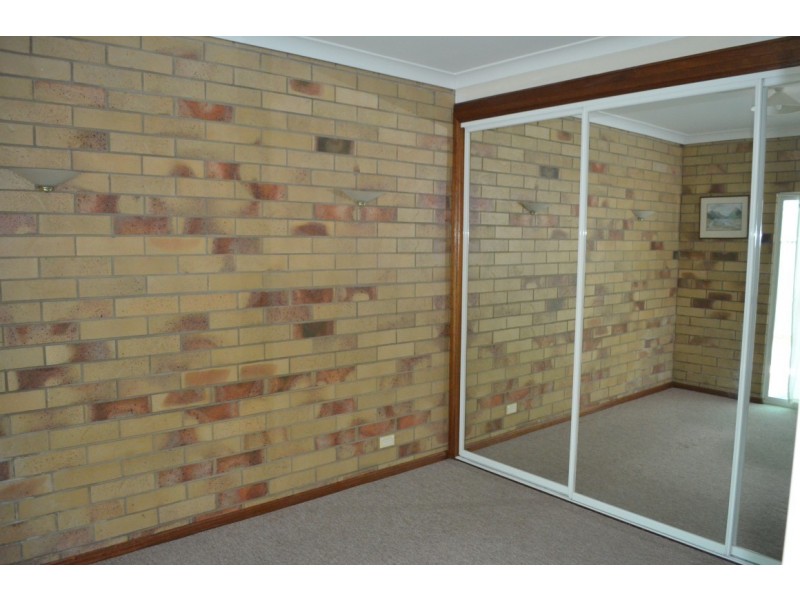 1 / 16 White, Emerald QLD 4720