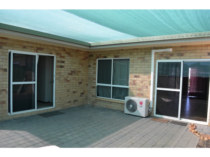 1 / 16 White, Emerald QLD 4720