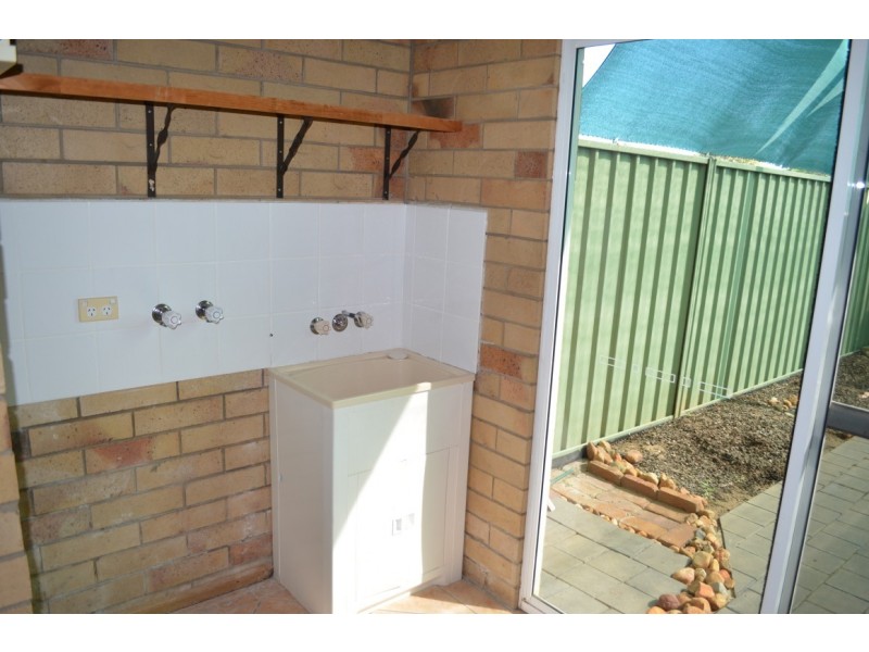 1 / 16 White, Emerald QLD 4720