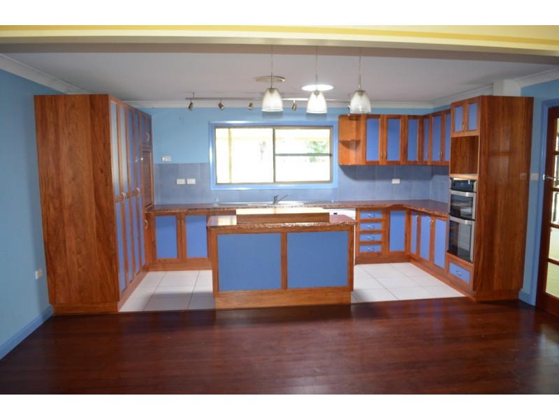 10 Silica Road, Emerald QLD 4720