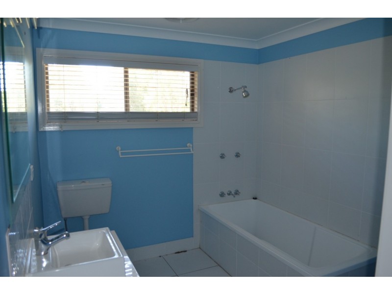 10 Silica Road, Emerald QLD 4720