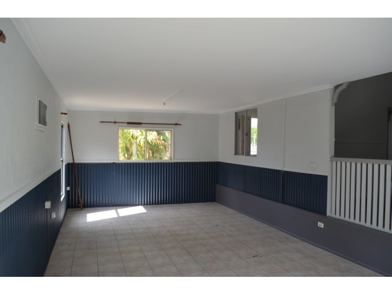 21 Brooks Street, Emerald QLD 4720