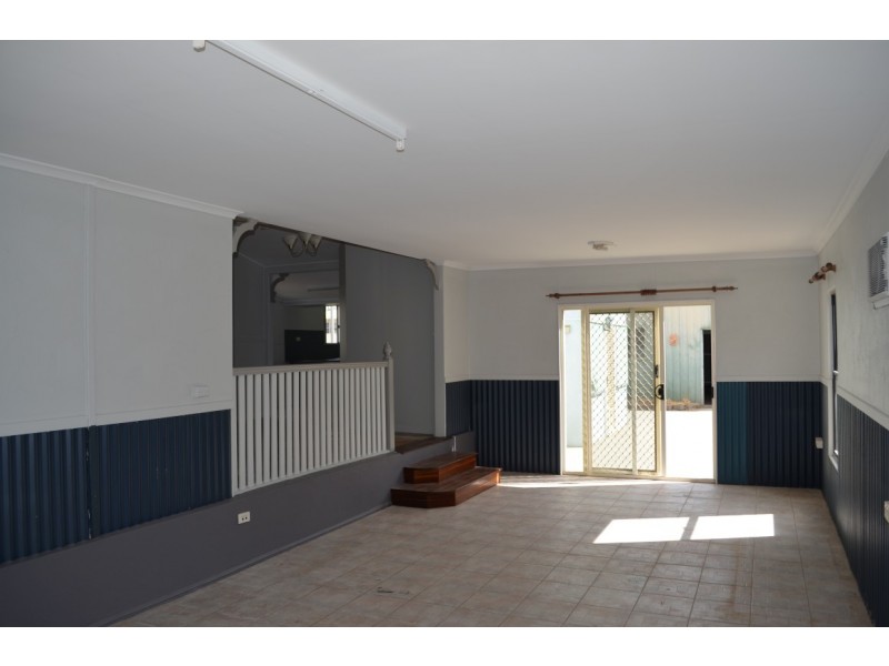 21 Brooks Street, Emerald QLD 4720