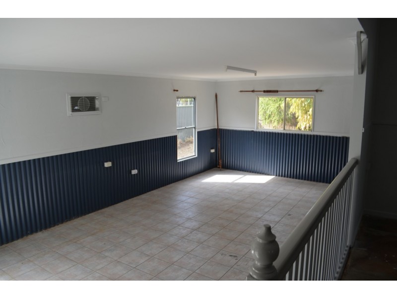 21 Brooks Street, Emerald QLD 4720