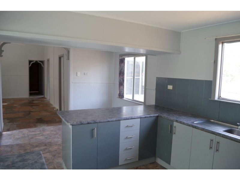 21 Brooks Street, Emerald QLD 4720