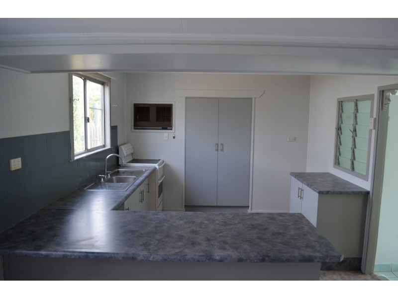 21 Brooks Street, Emerald QLD 4720